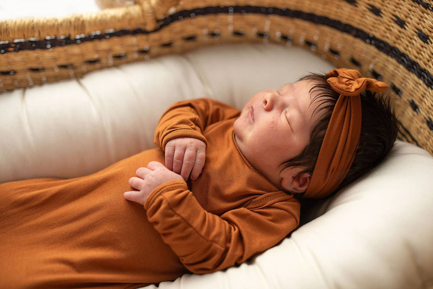 Saddle Knotted Newborn Gown+Hat