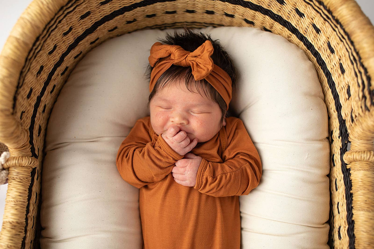 Saddle Knotted Newborn Gown+Hat
