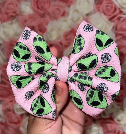 Alien Hippie Bow